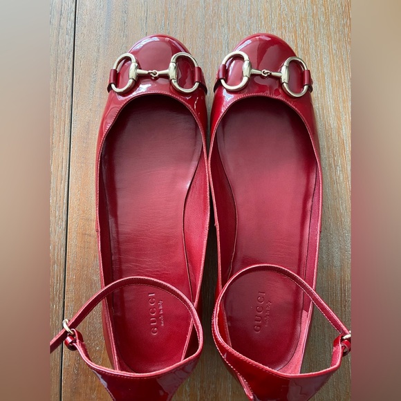 GUCCI Red Patent Leather Ballet Flats - Picture 2 of 14